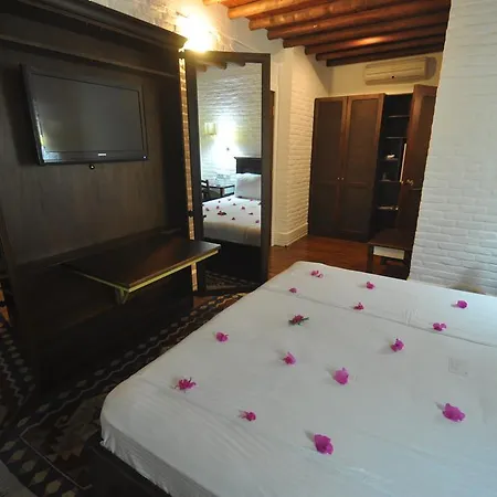 Hotel El Vino &